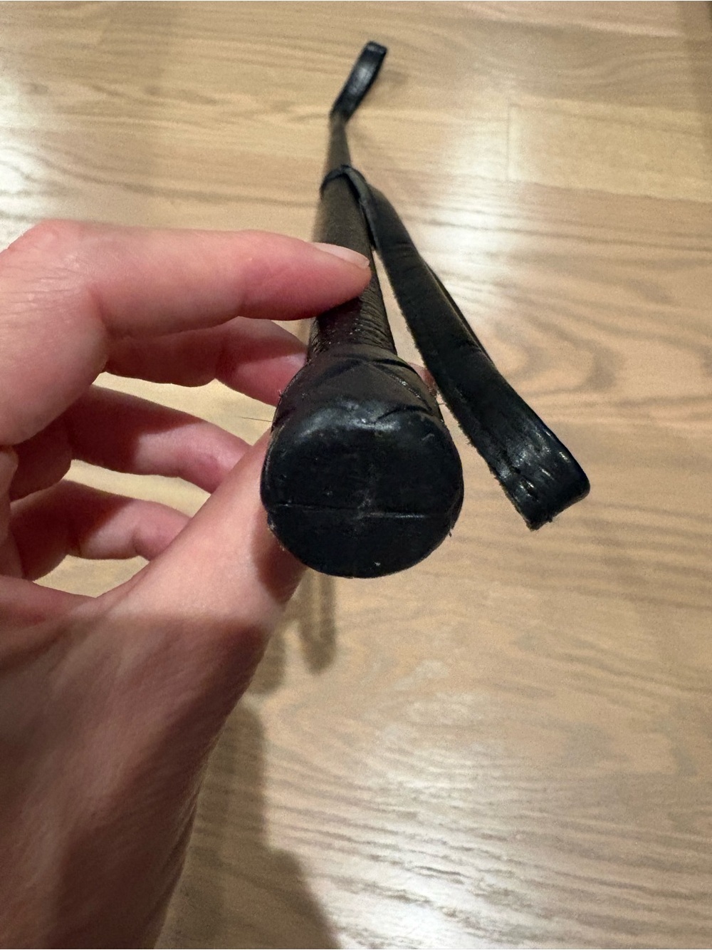 Black Leather Riding Crop - Picture 4 of 8